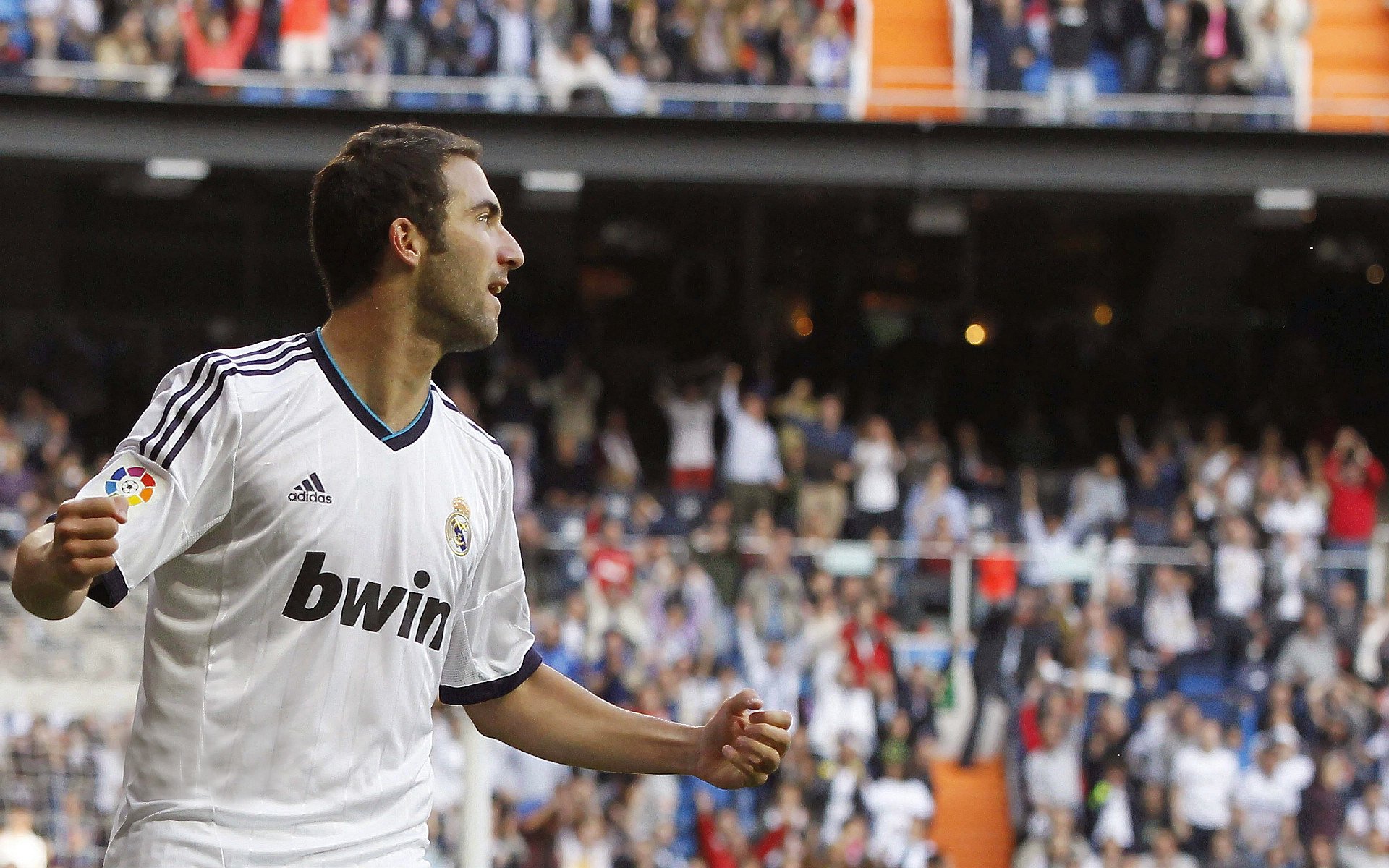 九游娱乐入口-当足球成为预言，黄喜灿的关键一击与地缘政治的奇妙映射