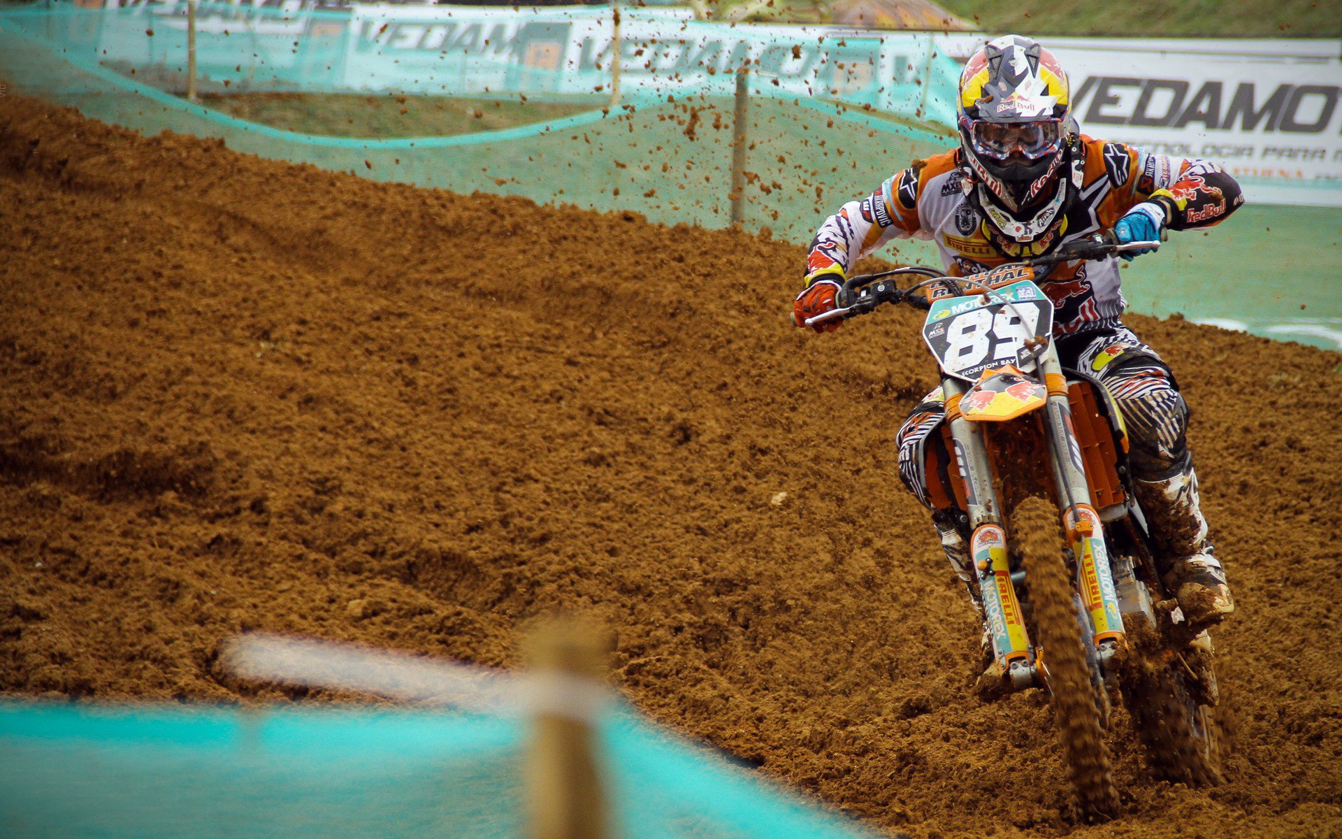 九游娱乐app下载-赛道与球场，F1年度争冠焦点战与76人翻盘掘金的双线奇迹